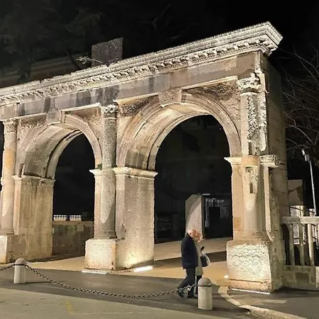 شقة Happy Days بولا