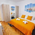 Happy Days Apartment Pula