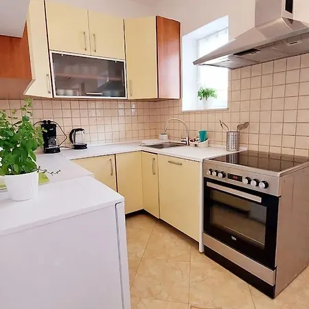 Happy Days Apartment
